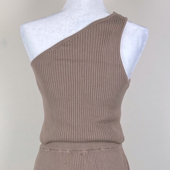 bobi BLACK | Ribbed Knit Sleeveless Cut Out Top - Picture 5 of 12